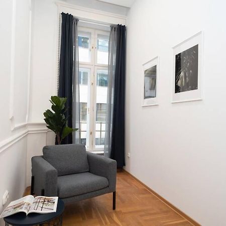 Best Located, 150 M2 5 Bedrooms Apt., Budapest Luaran gambar