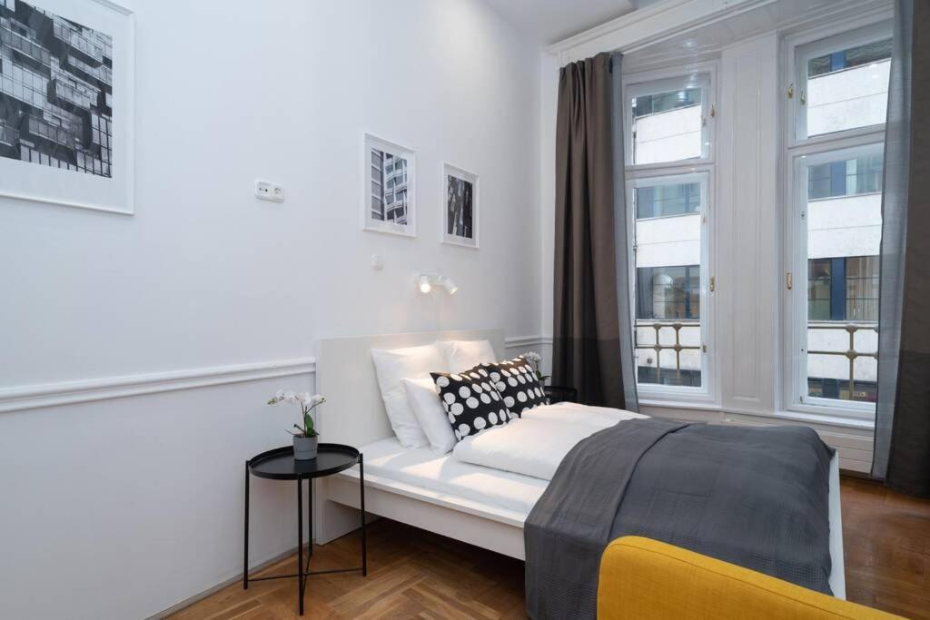 Best Located, 150 M2 5 Bedrooms Apt., Budapest Luaran gambar