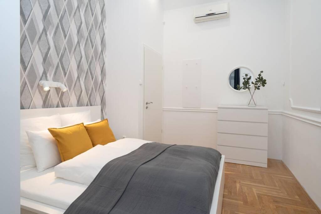 Best Located, 150 M2 5 Bedrooms Apt., Budapest Luaran gambar
