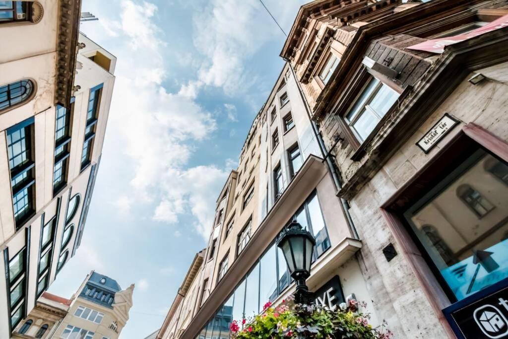 Best Located, 150 M2 5 Bedrooms Apt., Budapest Luaran gambar