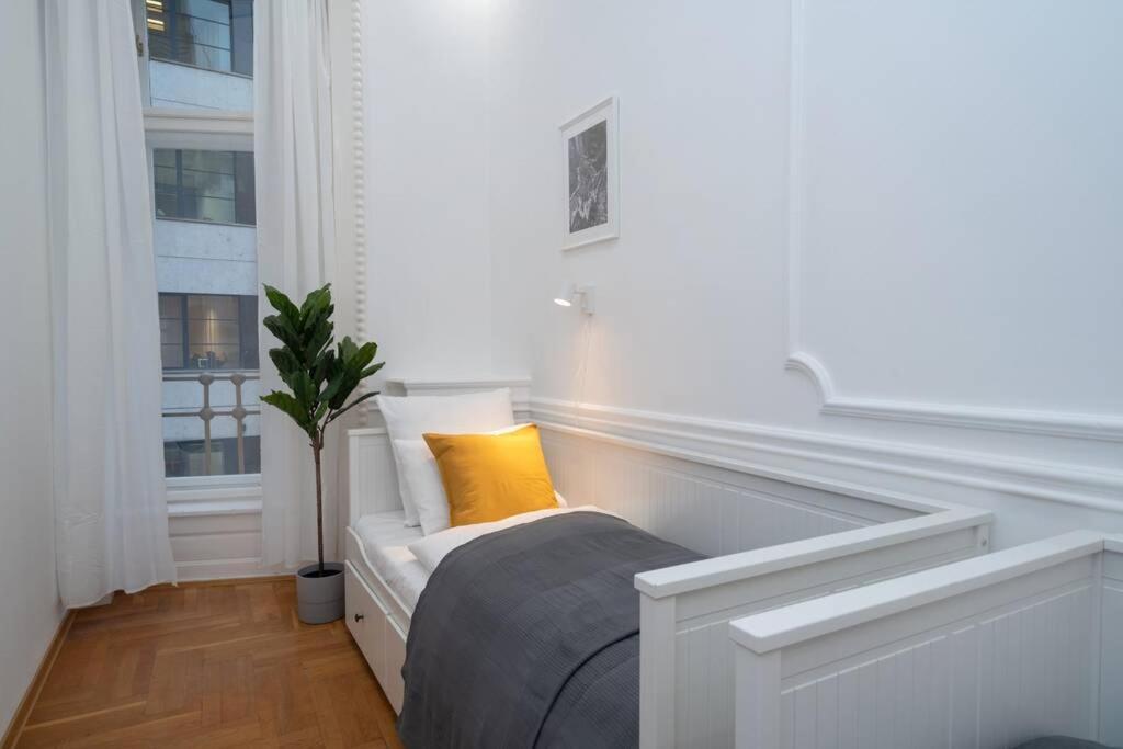 Best Located, 150 M2 5 Bedrooms Apt., Budapest Luaran gambar