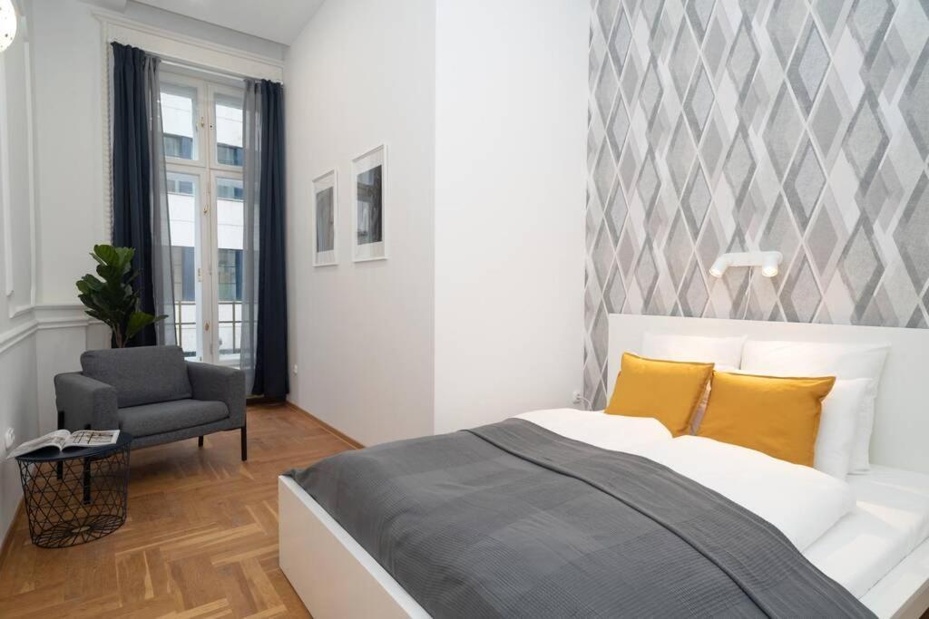 Best Located, 150 M2 5 Bedrooms Apt., Budapest Luaran gambar