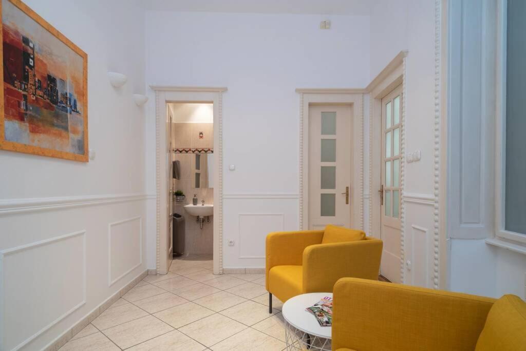 Best Located, 150 M2 5 Bedrooms Apt., Budapest Luaran gambar