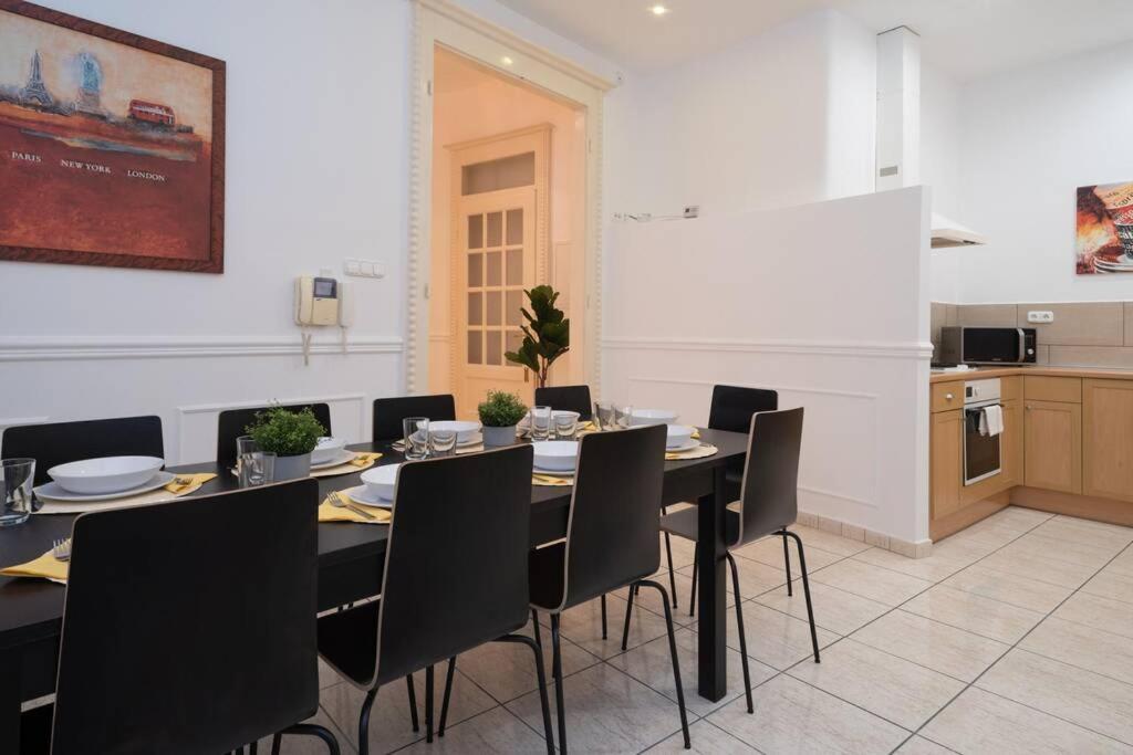 Best Located, 150 M2 5 Bedrooms Apt., Budapest Luaran gambar