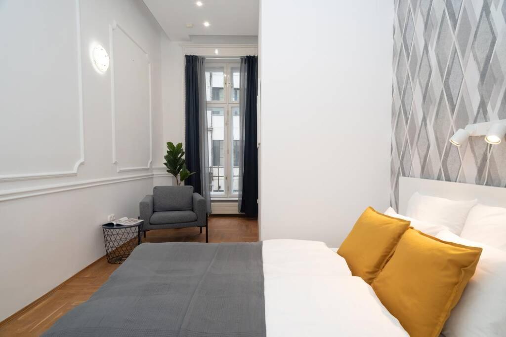Best Located, 150 M2 5 Bedrooms Apt., Budapest Luaran gambar