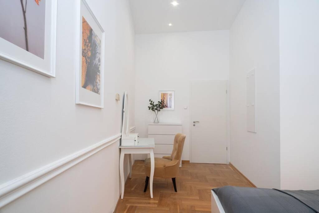 Best Located, 150 M2 5 Bedrooms Apt., Budapest Luaran gambar