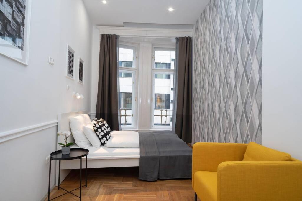 Best Located, 150 M2 5 Bedrooms Apt., Budapest Luaran gambar